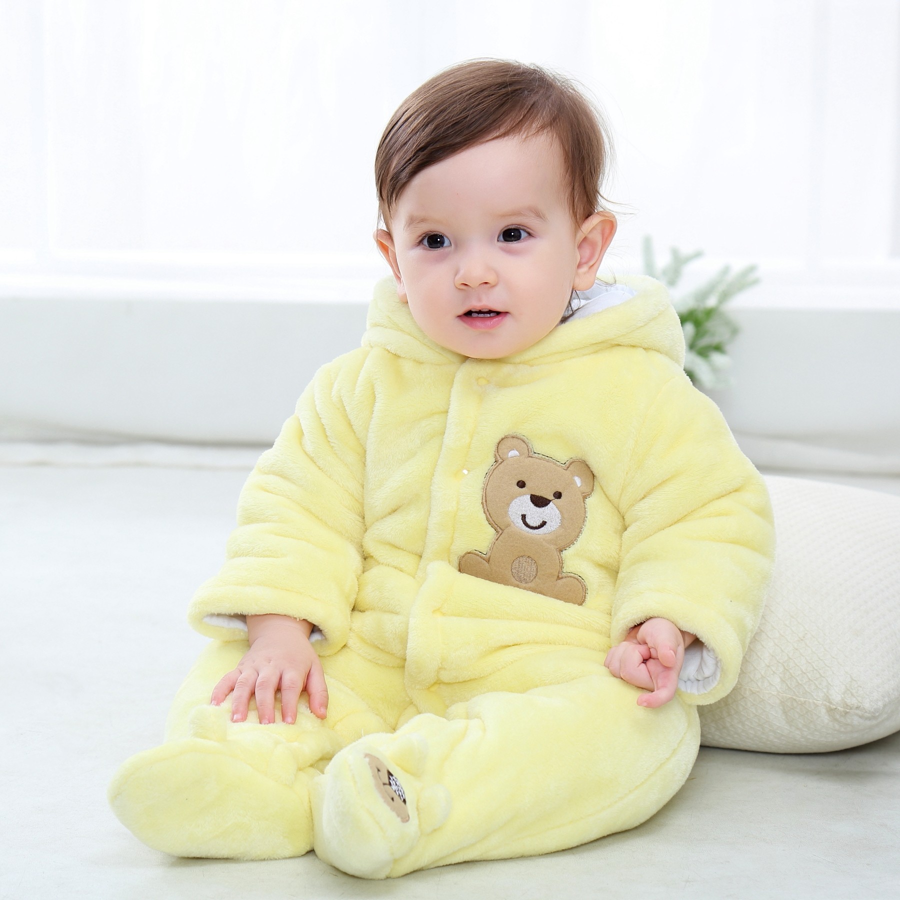 婴儿衣服冬季宝宝法兰绒连体衣秋冬新款男童女童保暖加厚哈衣爬服