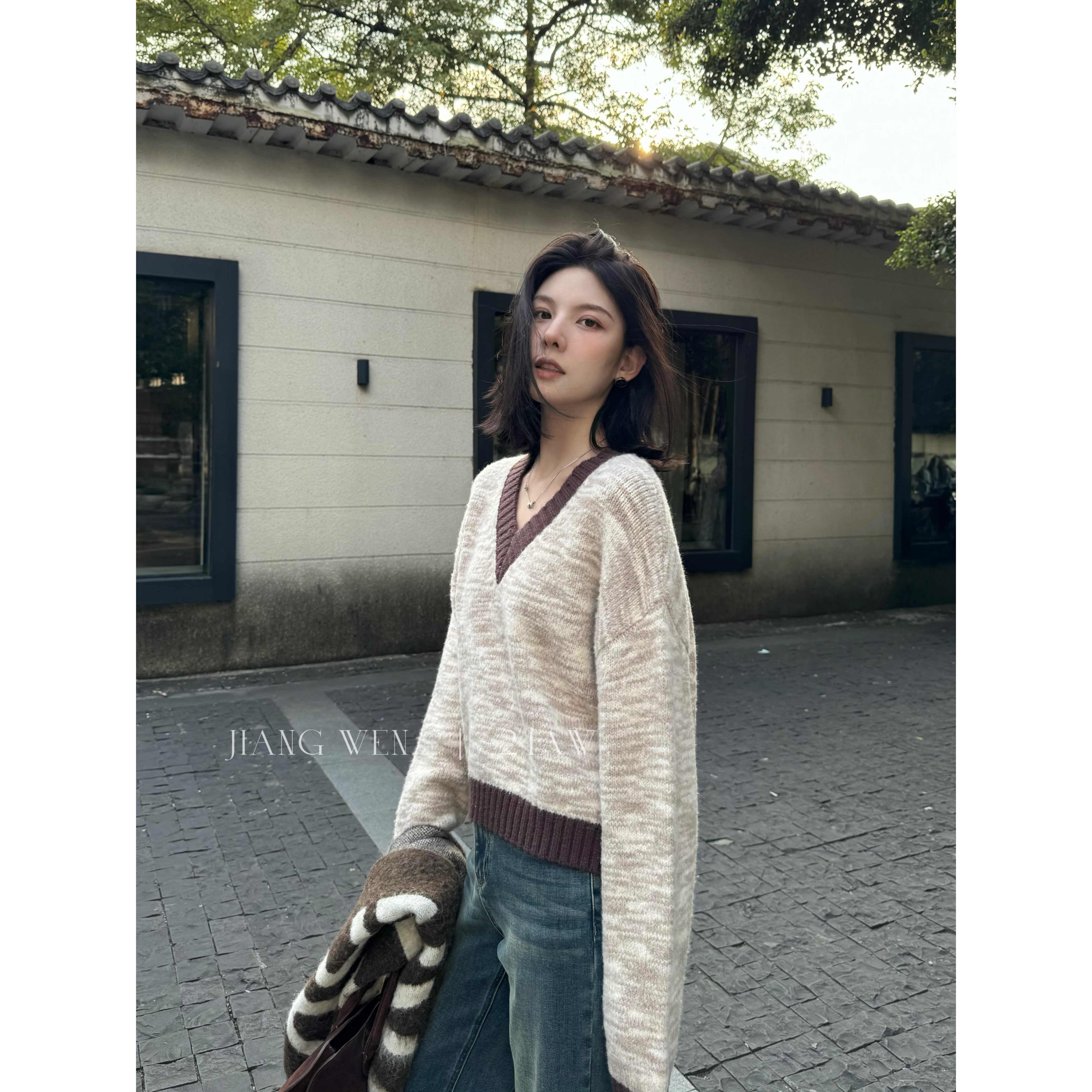 UKILAU【美拉日记】 早秋软糯慵懒设计感小众高级感v领针织衫毛衣