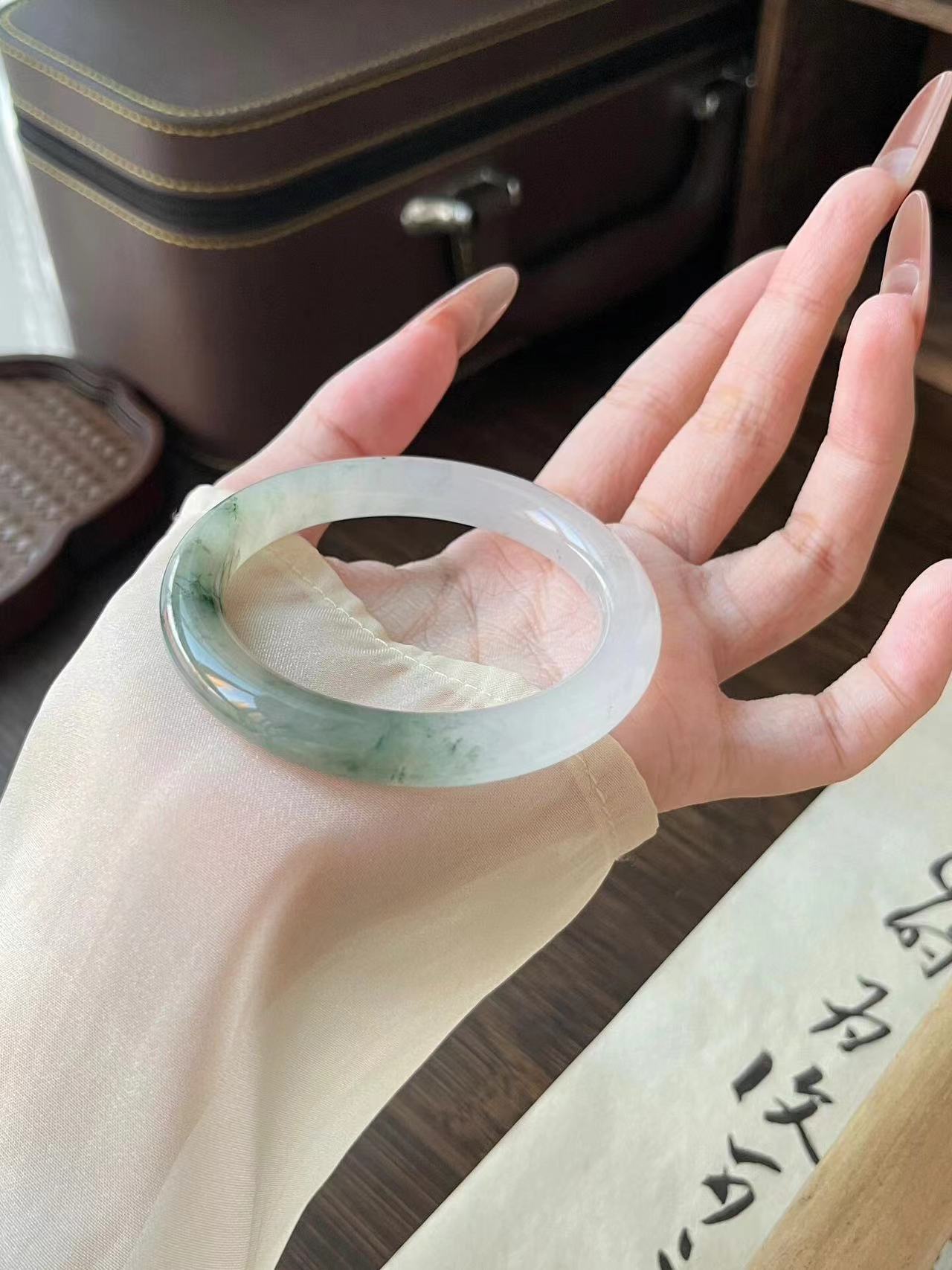 天然新疆天山冰翠雪翠飘绿色玉手镯平安镯（后台联系客服拍图挑选）