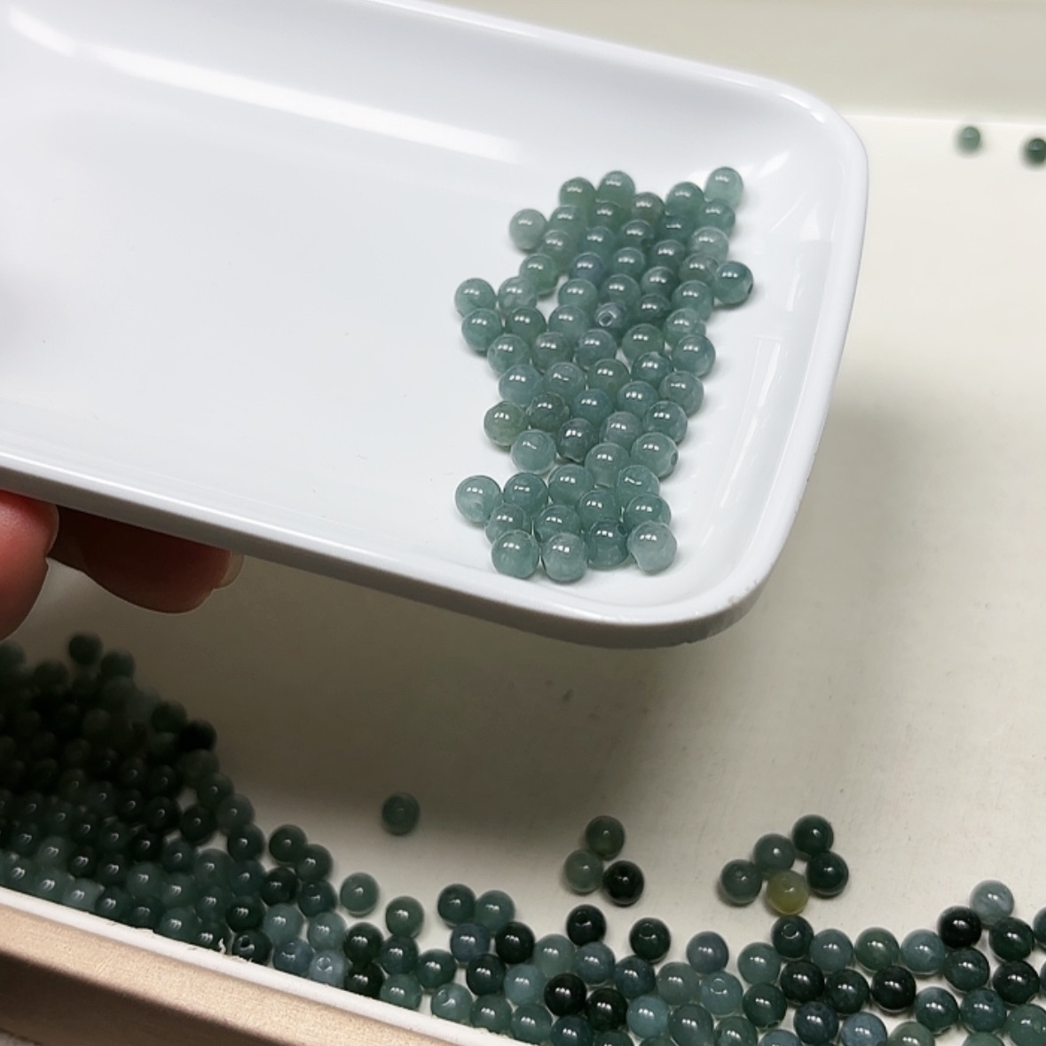 【闪购商品】翡翠散珠60+3颗卡 5未镶嵌给****笑