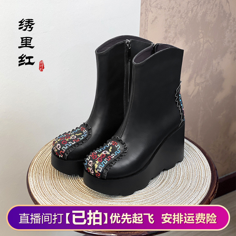 绣里红【花篱】2025秋冬新款刺绣小碎花绣花真皮坡跟厚底妈妈女短靴