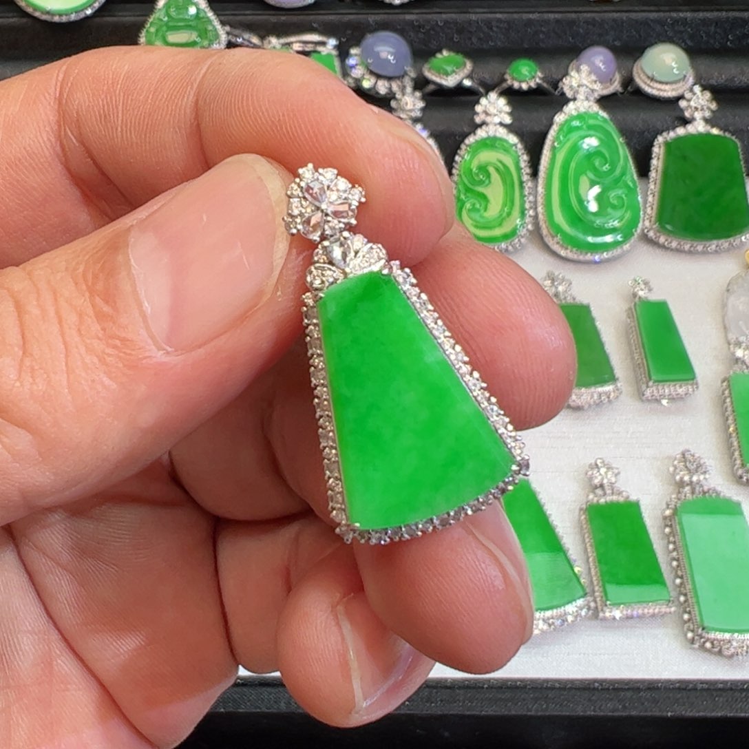 翡翠吊坠(不含链)18K金镶嵌