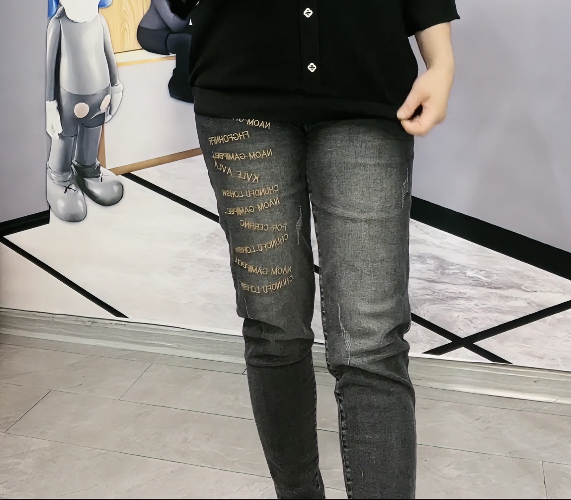 春季新款K015女士休闲百搭水洗显瘦时尚做旧弹力字母小脚牛仔裤