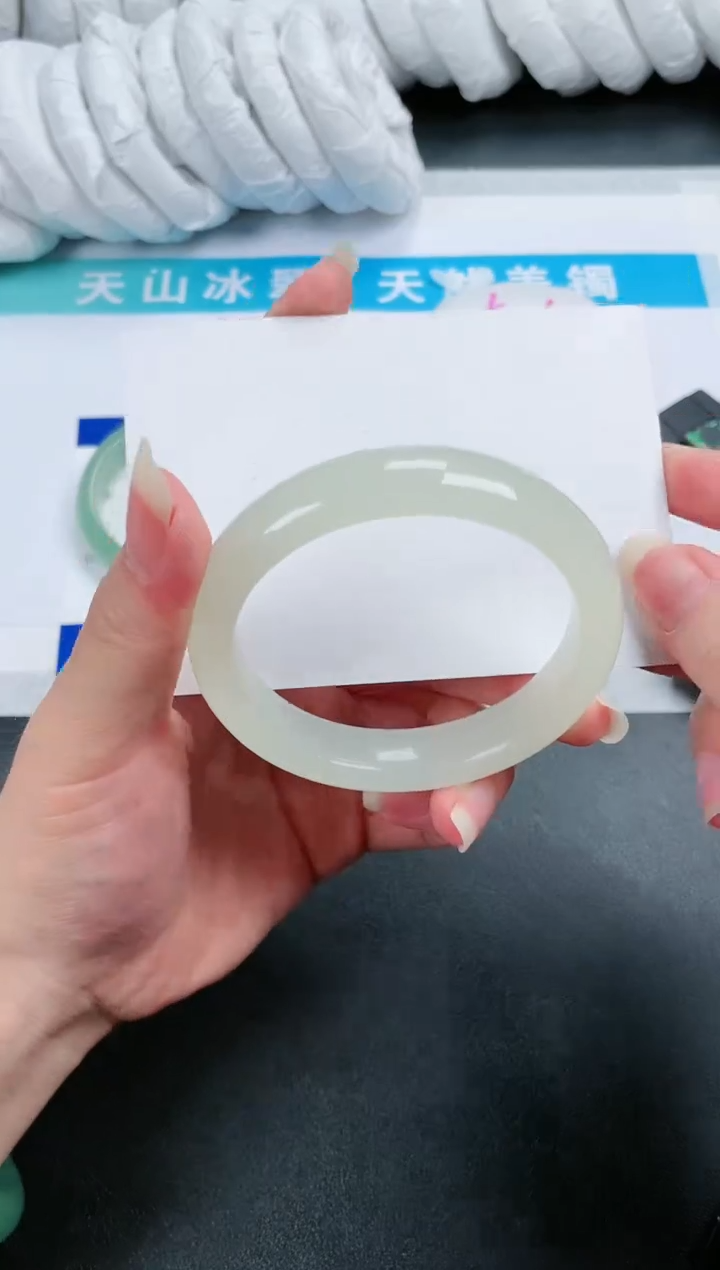 【闪购商品】石英质玉手镯未镶嵌476-55