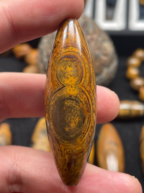 蒙珠九眼石页岩玛瑙颈饰吊坠58x18mm