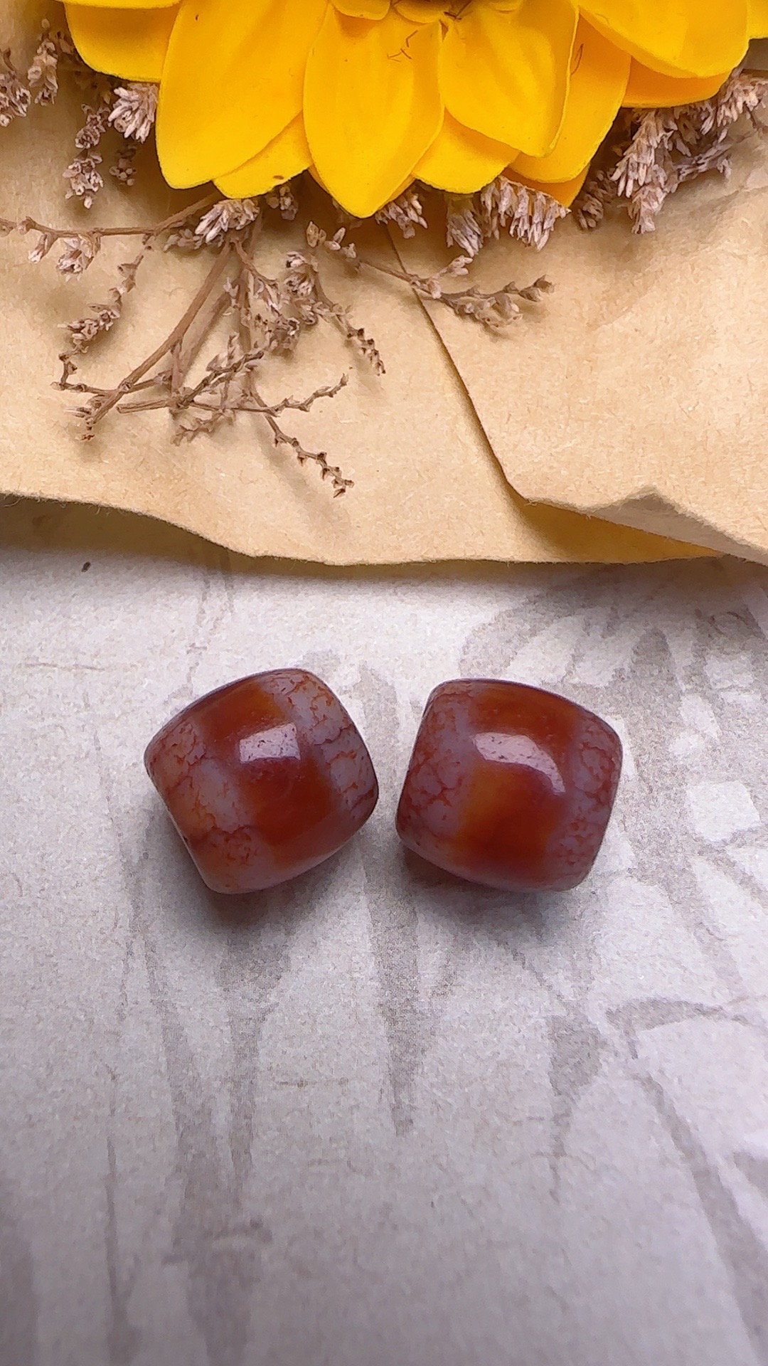 红肉带砂一线药师珠两颗 特殊工艺龙鳞凤血高油包浆11.4×11.9mm等