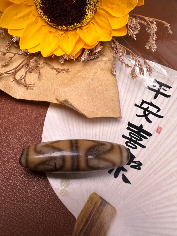 藏品无界双牙珠 特殊品相白化呈砂黑金反向爆金砂带黑砂42.5×13.6