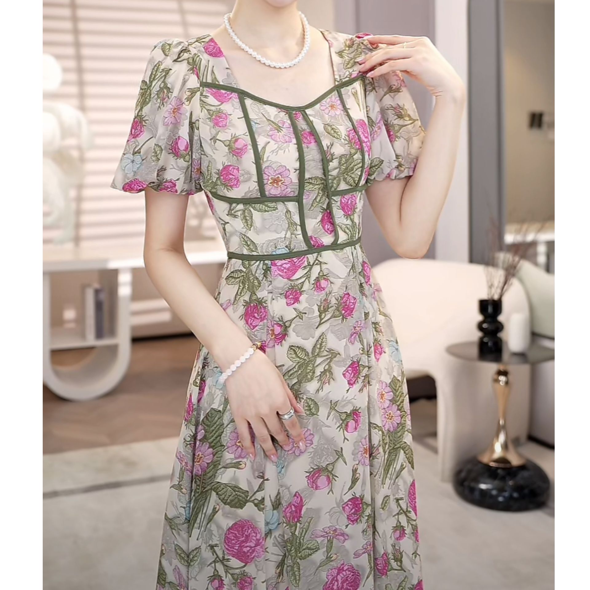 现货2025夏季新款【XY23-X103】法式优雅气质方领碎花收腰连衣裙子