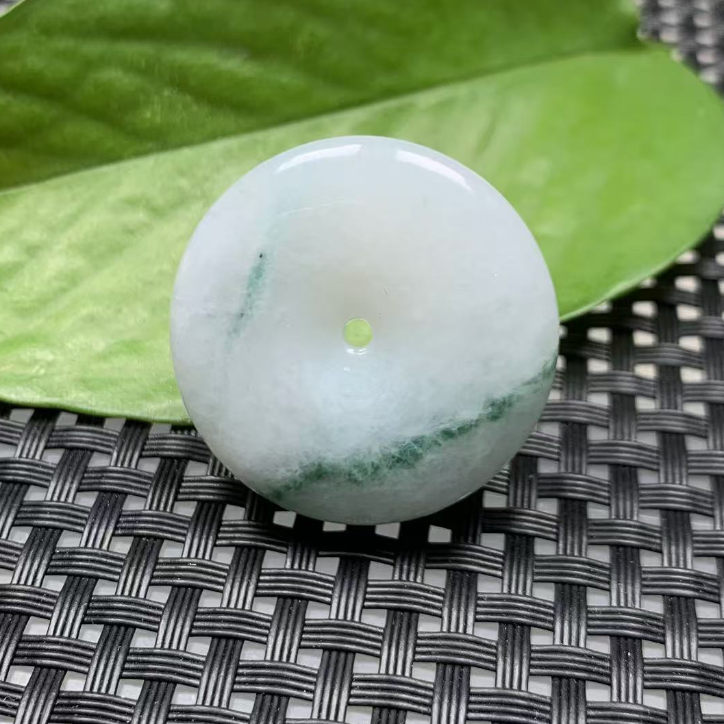 天然缅甸a货翡翠福气饰品玉吊坠飘花特价百搭飘绿翡翠平安扣