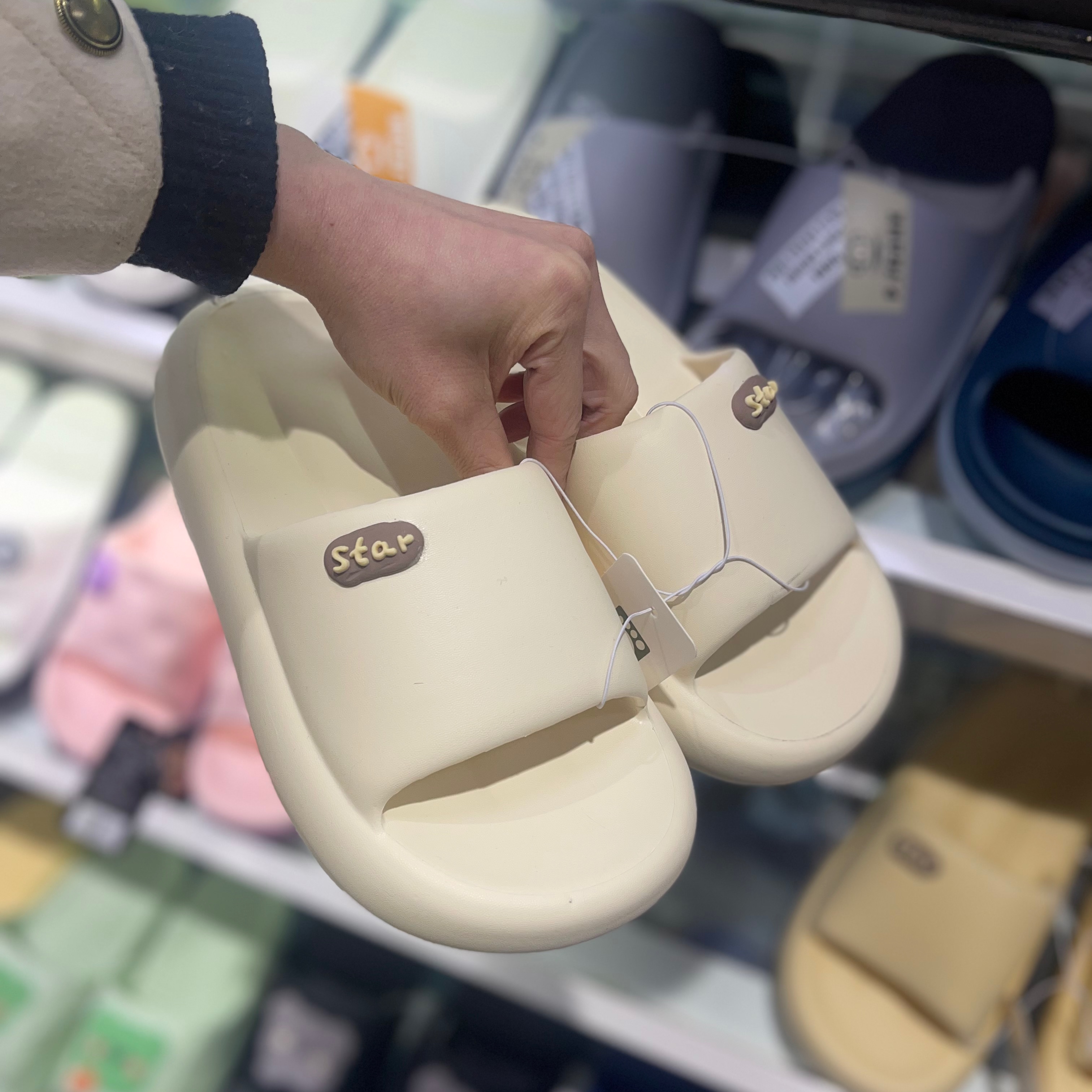 小标豆腐软糯精品凉拖高弹踩屎感