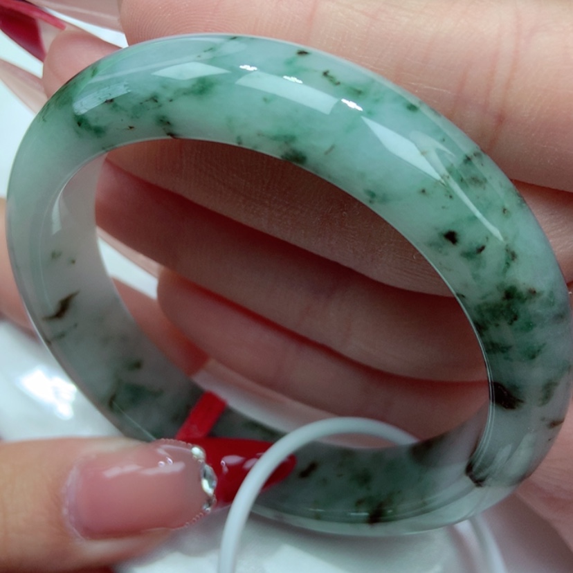 【闪购商品】翡翠手镯未镶嵌54.1圈