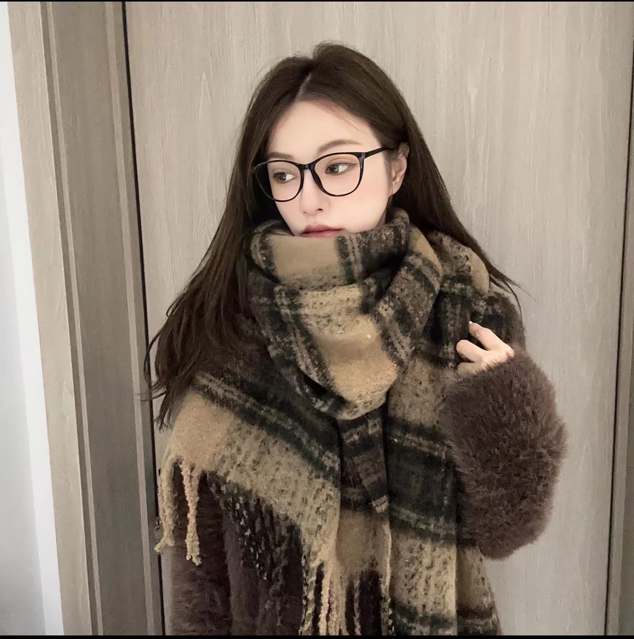 秋冬新款时尚百搭格纹美拉德围巾女格子高级感披肩拼色流苏围脖潮