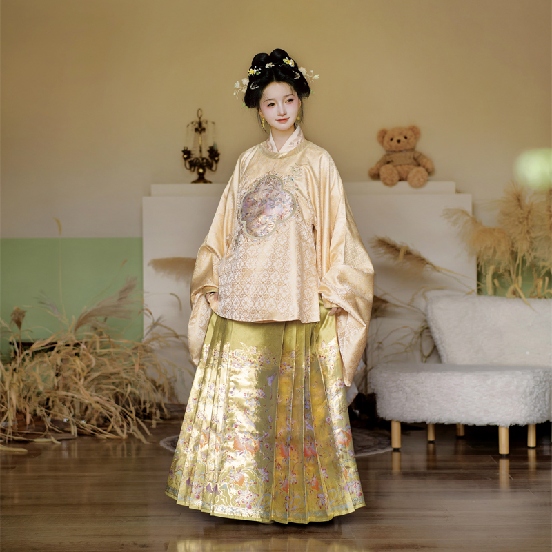 无贰集明制汉服冬季汉服【榴光月落】圆领袍保暖仿披肩马面千金圆领