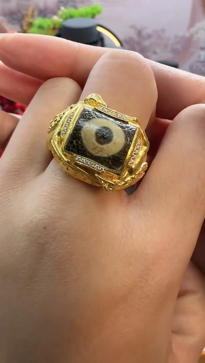 【闪购商品】玛瑙戒指/指环18K金镶嵌一眼