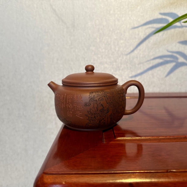 《宫灯壶》50目黄龙山老紫泥 宜兴原矿紫砂壶