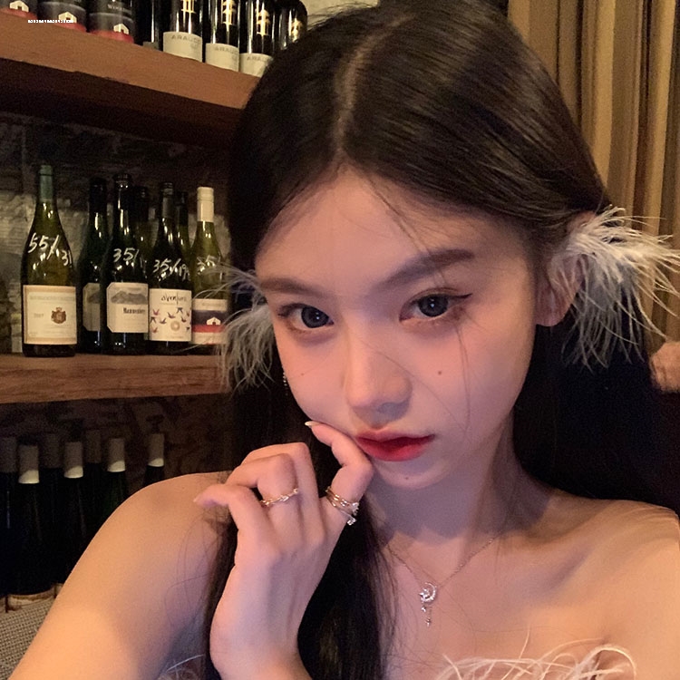 羽毛流苏耳骨夹网红时尚潮显白气质小众女新款百搭个性精致简约