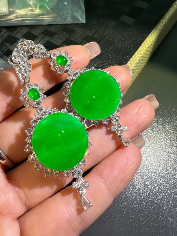 缅甸天然A货翡翠圆牌耳包