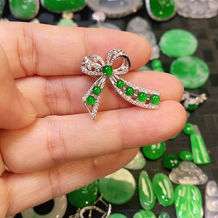 翡翠颈饰未镶嵌天然翡翠