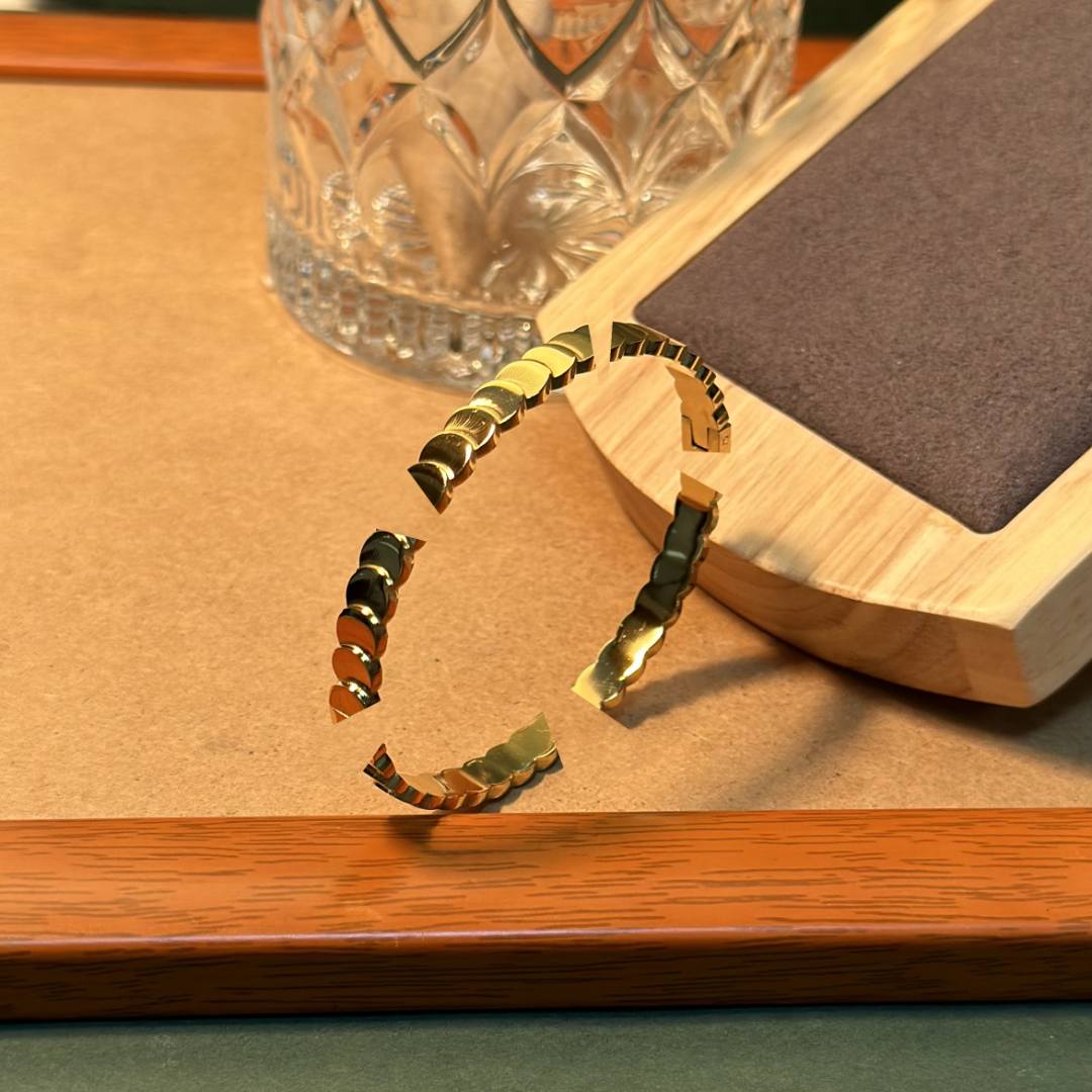 鸣钻国际 合金手镯 【笑笑专享】合金鱼鳞片手镯HEJSZ006