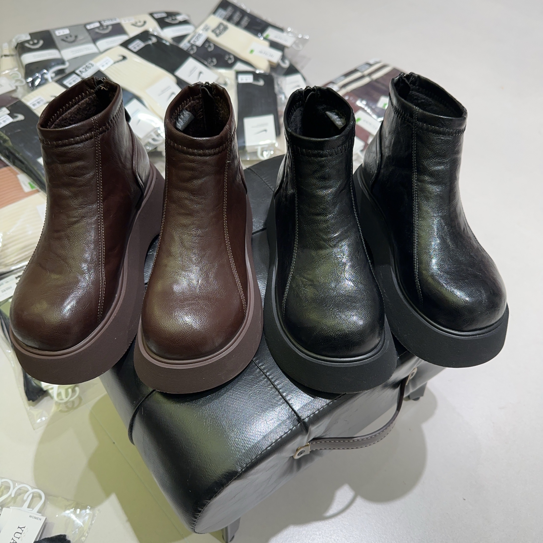 2024烧包一族8708轻职风圆头保暖女短靴英伦风加绒平底靴子