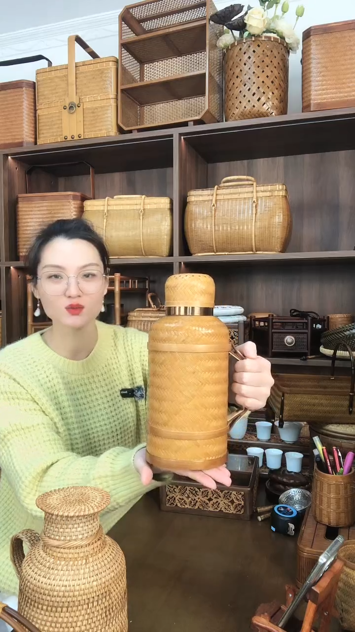 【闪购商品】精编全包屏显保温壶