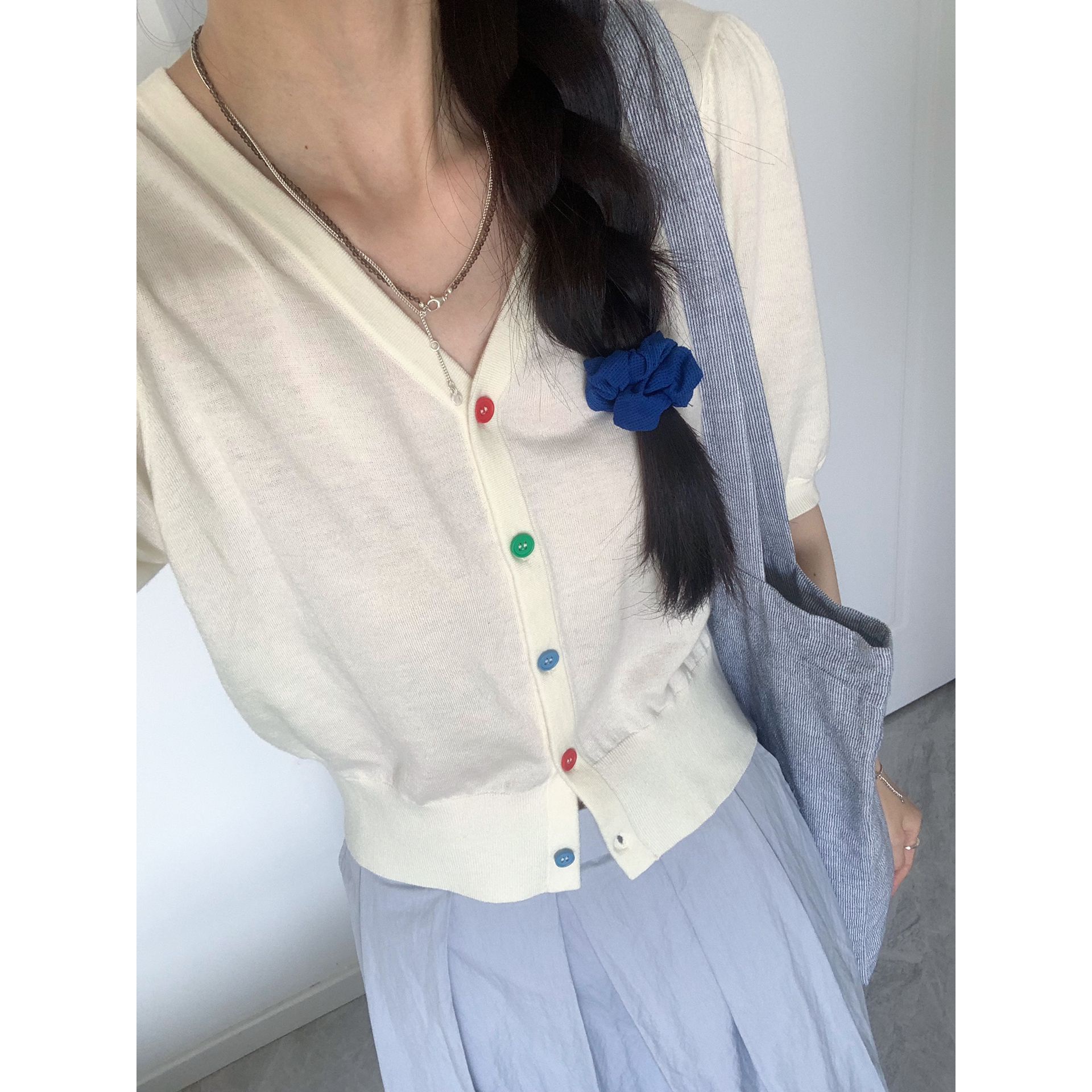 洋气复古甜美v领短袖针织衫女夏设计感小众薄款收腰显瘦冰丝开衫