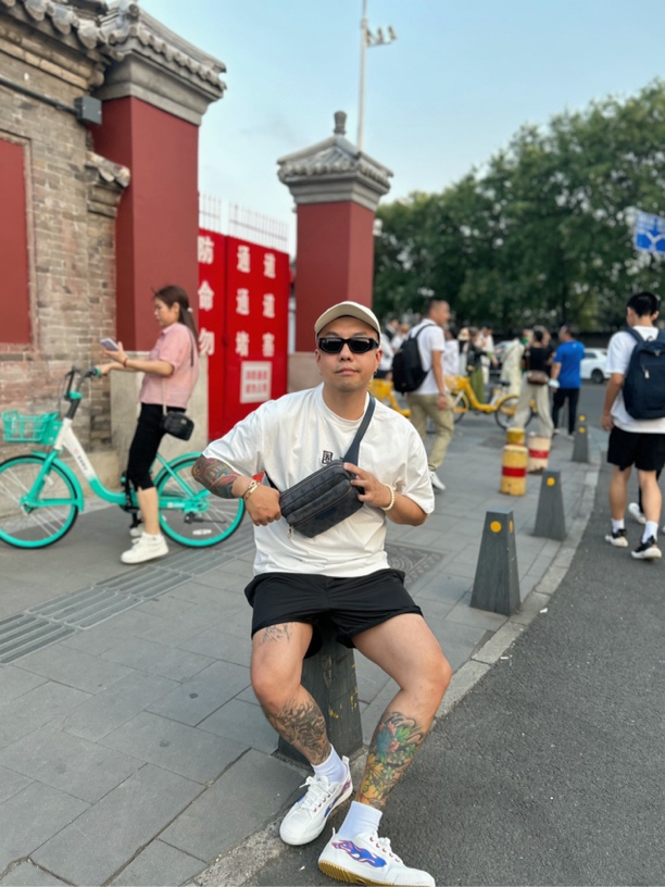 95新 LouisVuitton/路易威登 蓝色丹宁斜挎胸包