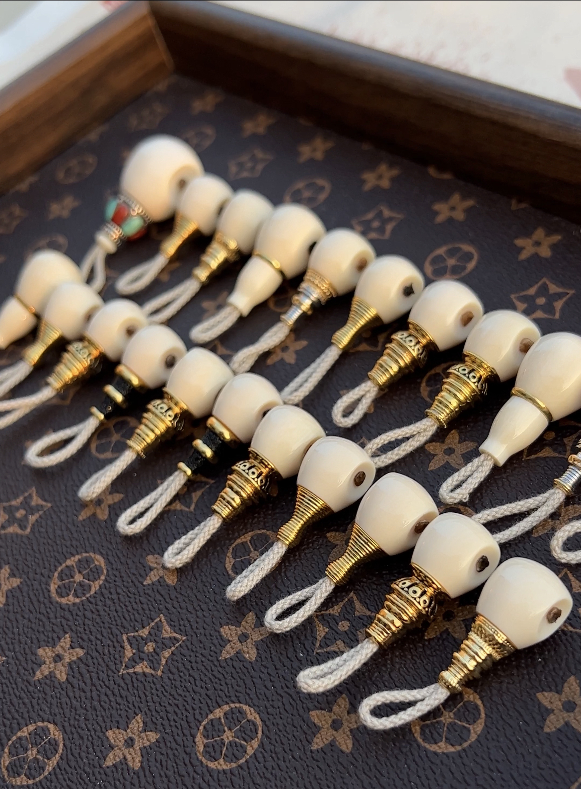 天然保真猛犸象牙三通佛头配饰铜镀金搭款108佛念珠