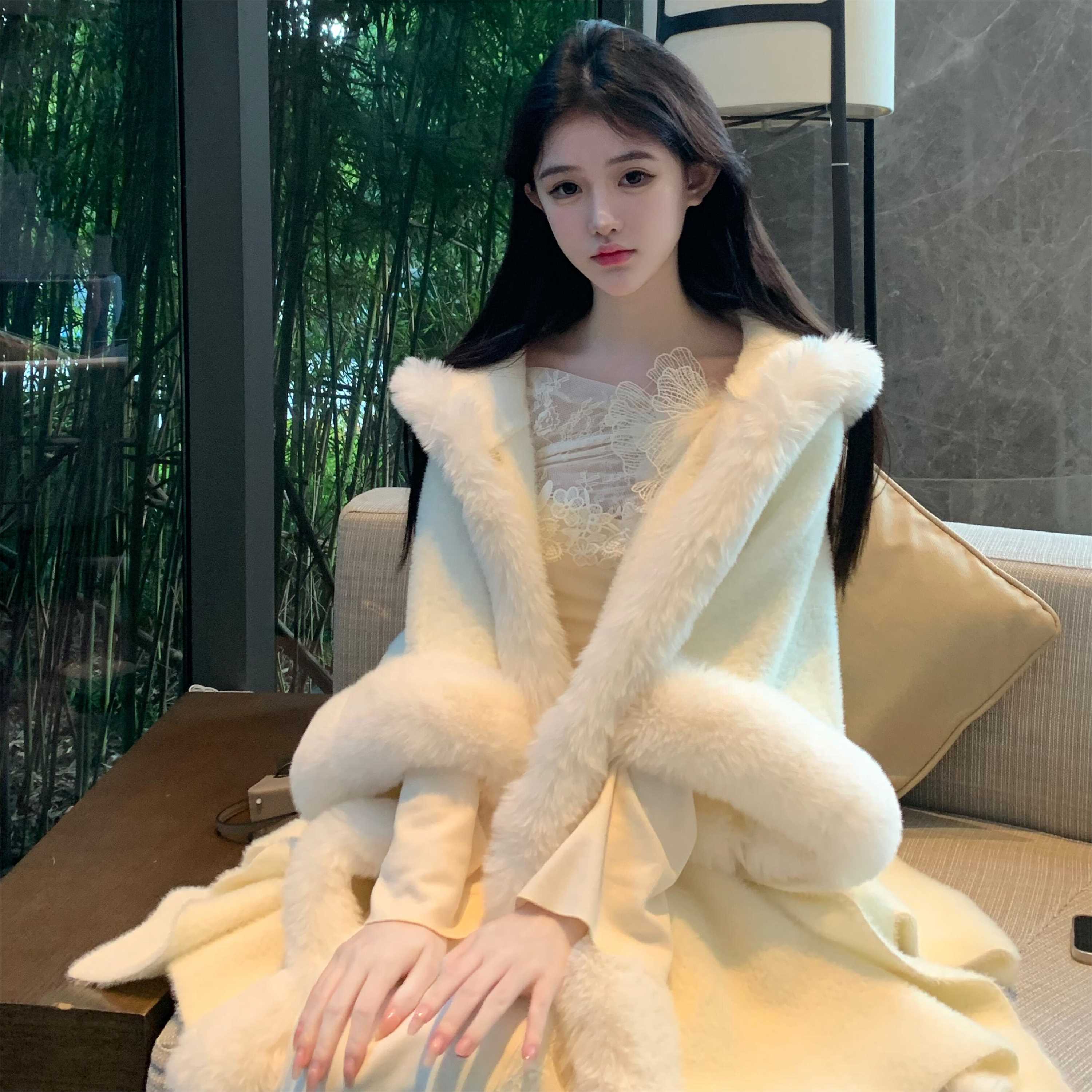 韩版秋冬兔毛领加绒保暖毛绒披肩女气质甜美雪绒花貂针织斗篷外搭