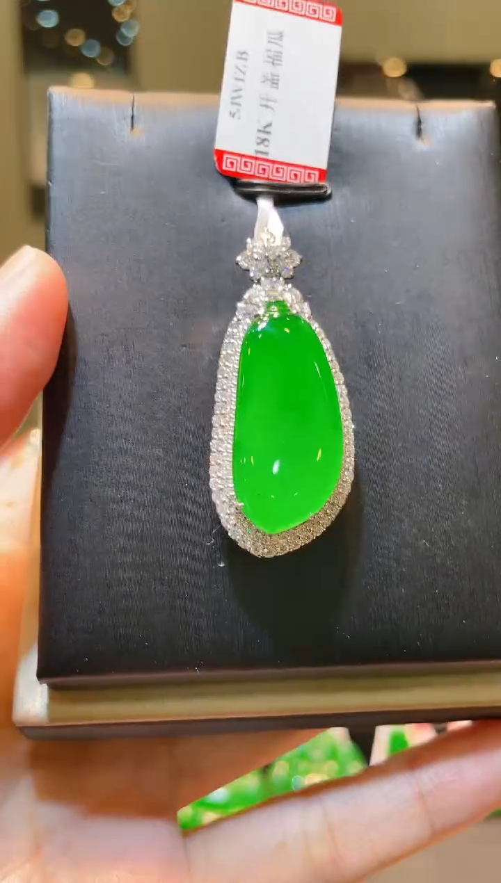 【闪购商品】翡翠吊坠(赠链)18K金镶嵌A31