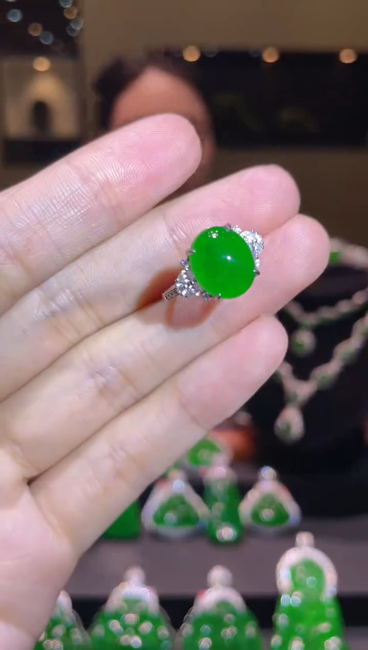 【闪购商品】翡翠吊坠(不含链)18K金镶嵌A41