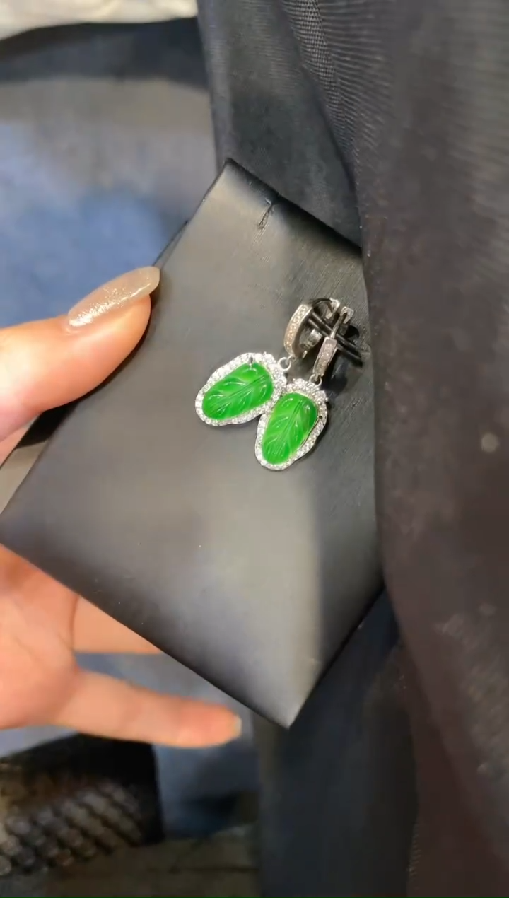 【闪购商品】翡翠耳包银S925镶嵌A9