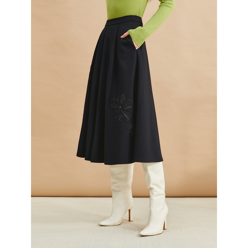 YINER音儿冬季新款木兰绣花小黑裙A字半身裙8C34550380