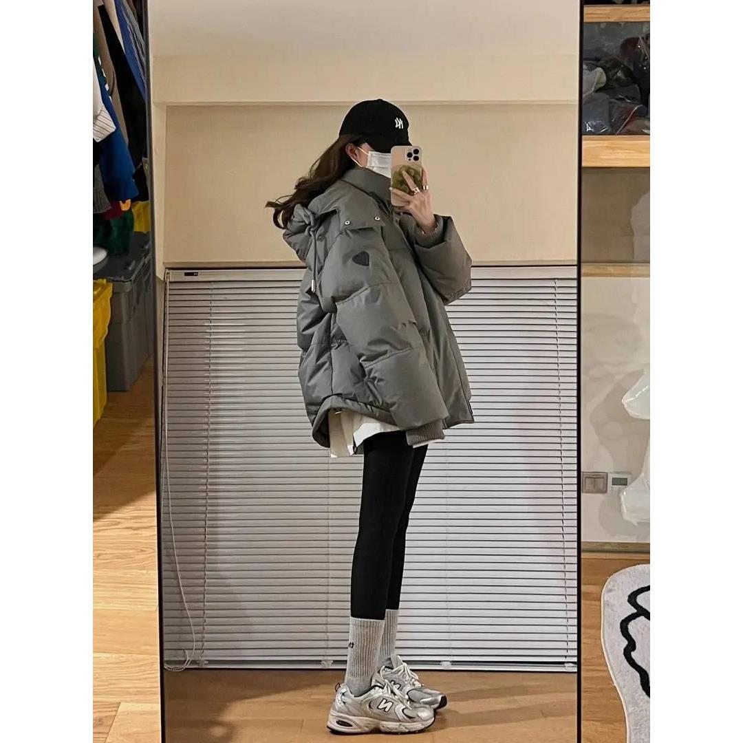 艾莱依灰色爱心短款羽绒羽绒服2023年新款男女情侣加厚小众设计感