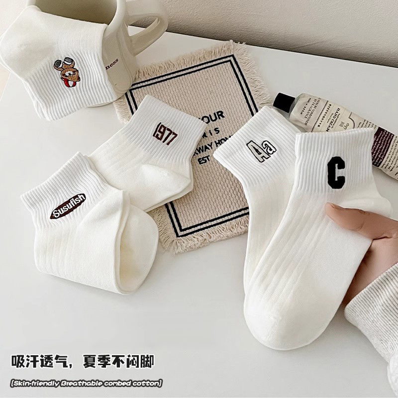 白色袜子女秋冬字母短袜吸汗透气防臭棉袜日系可爱春秋ins潮袜