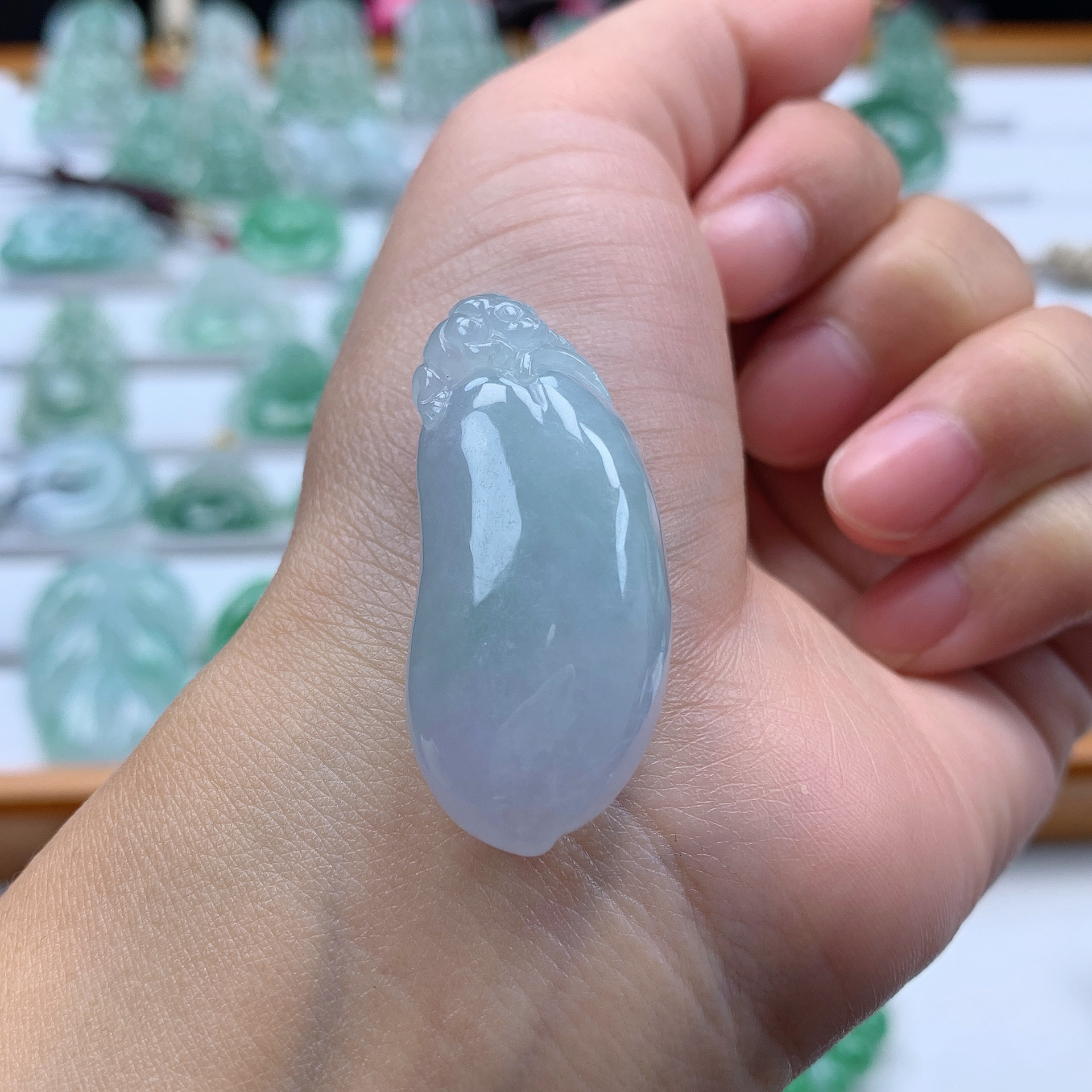 缅甸天然翡翠A货冰淡紫厚装福瓜吊坠呱呱来财  尺寸：38.2*17.4*11