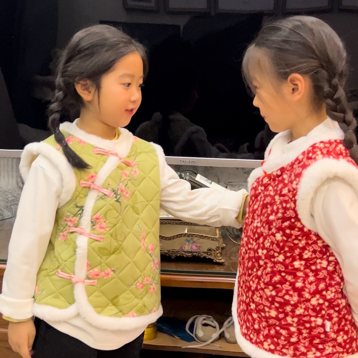 新款夹棉国风马甲2023冬季拜年服女童宝宝民族风加绒加厚网红背心