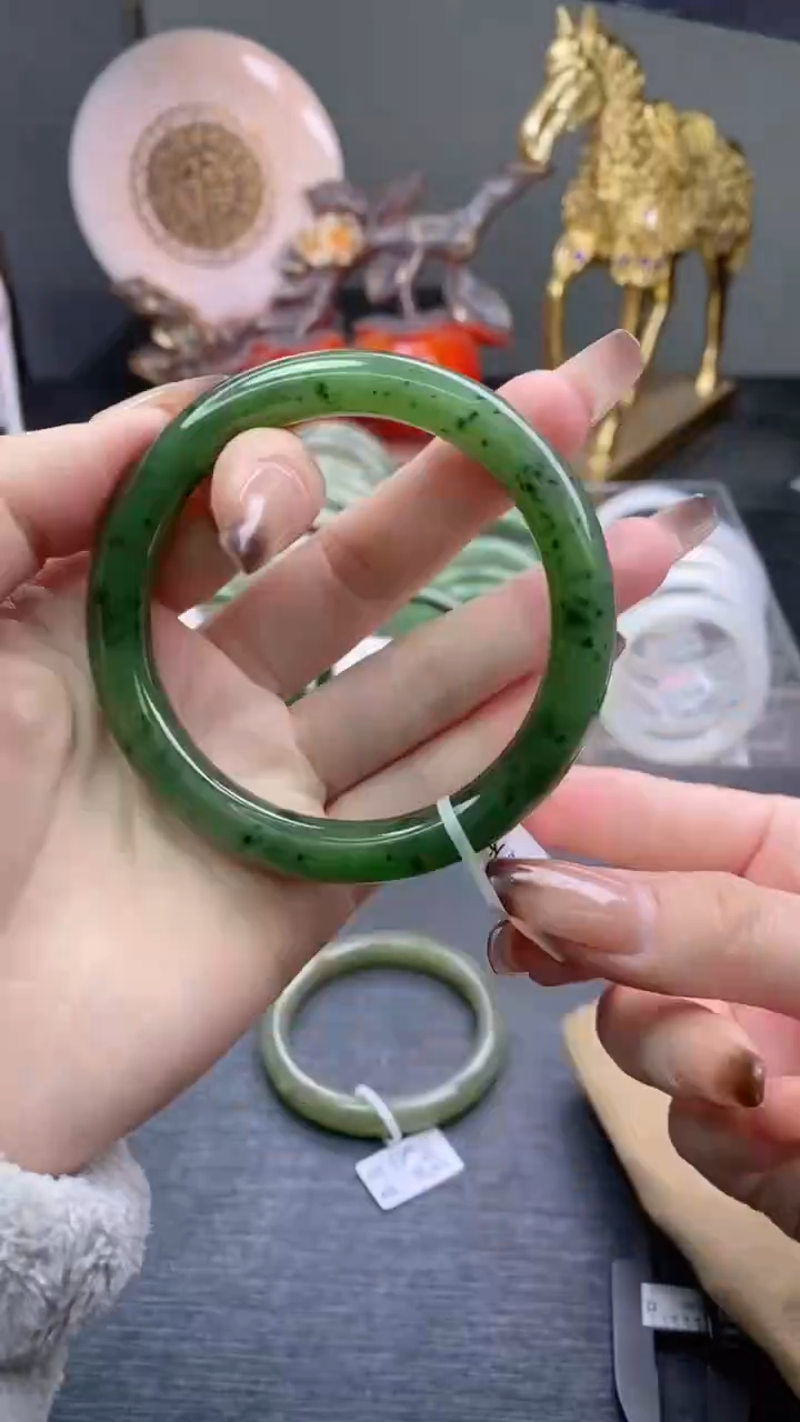 【闪购商品】和田玉手镯未镶嵌和田玉手镯