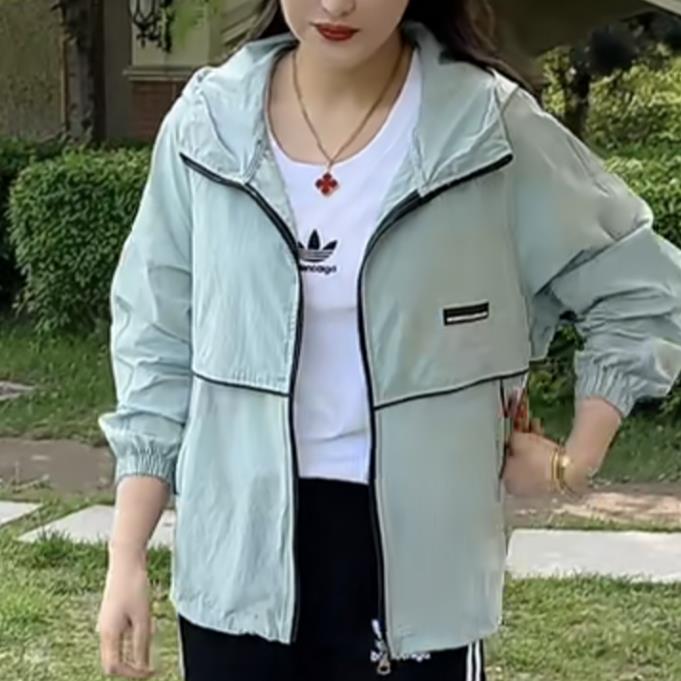 户外速干四面弹防晒服外套显瘦春夏宽松休闲女士连帽时尚春季百搭