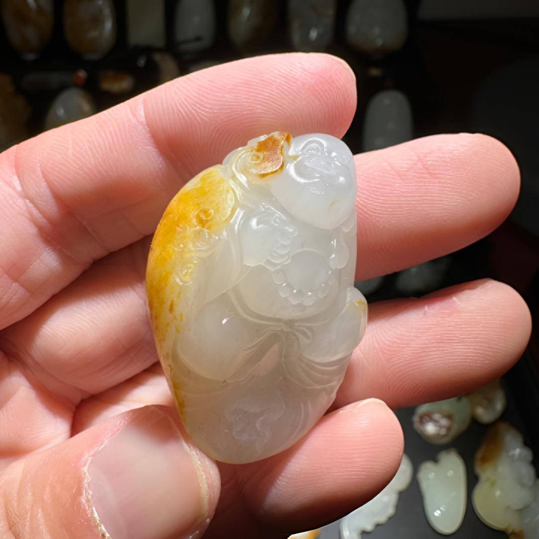 和田玉 笑口常开弥勒佛