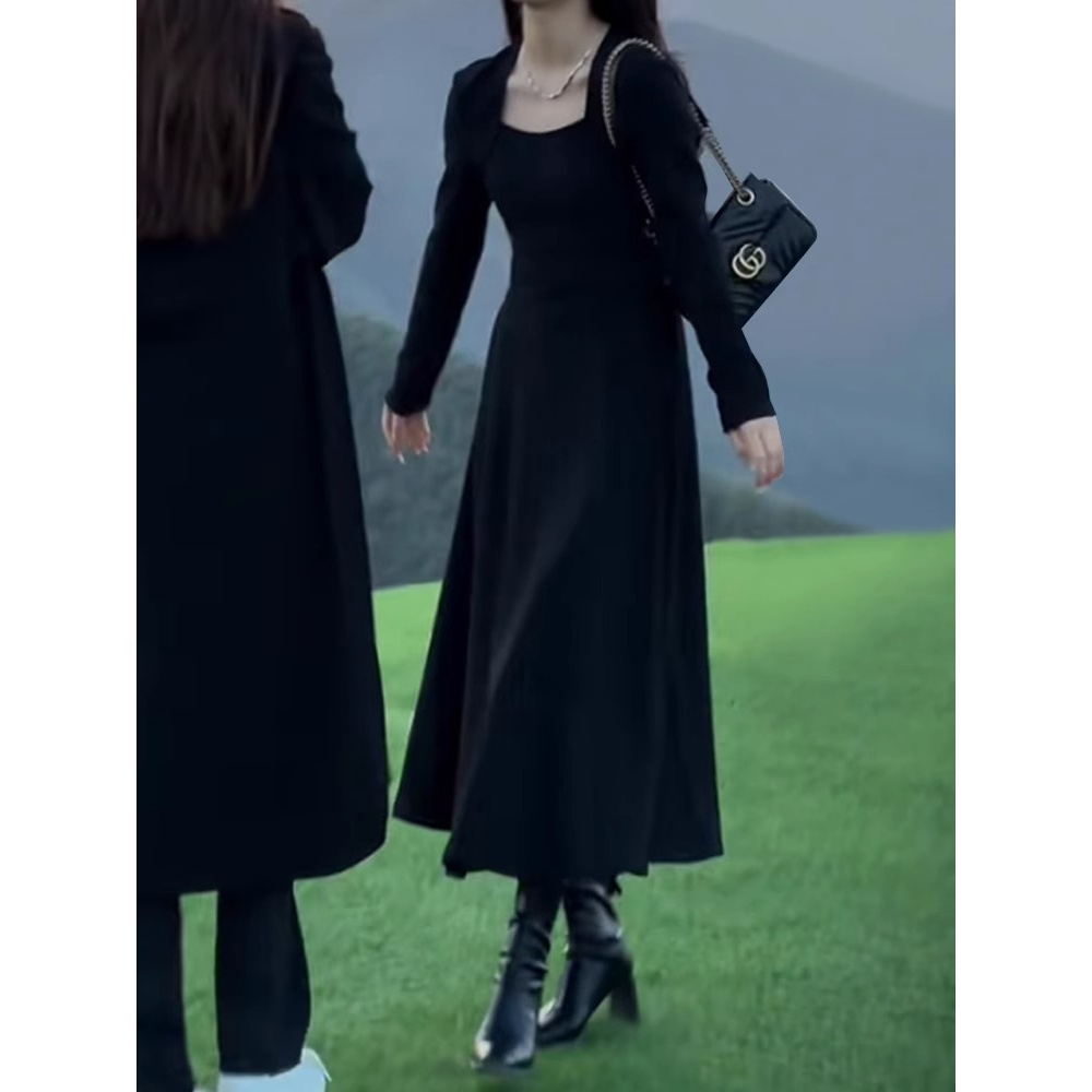 赫本风黑色长袖连衣裙子女早秋季2024新款茶歇法式气质高级感长裙