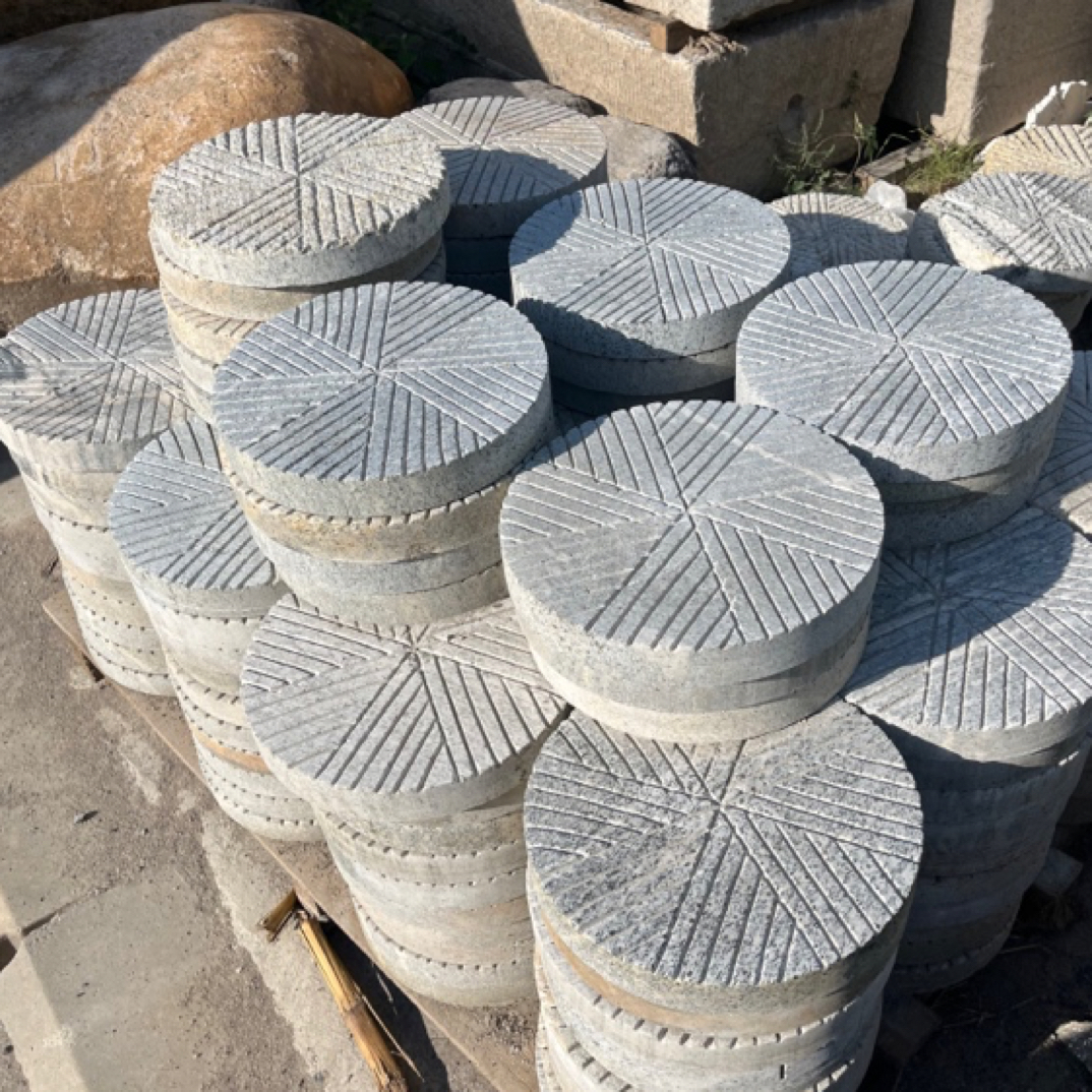 庭院踏步石花岗岩草坪垫脚石户外装饰大理石防滑莲花汀步石板
