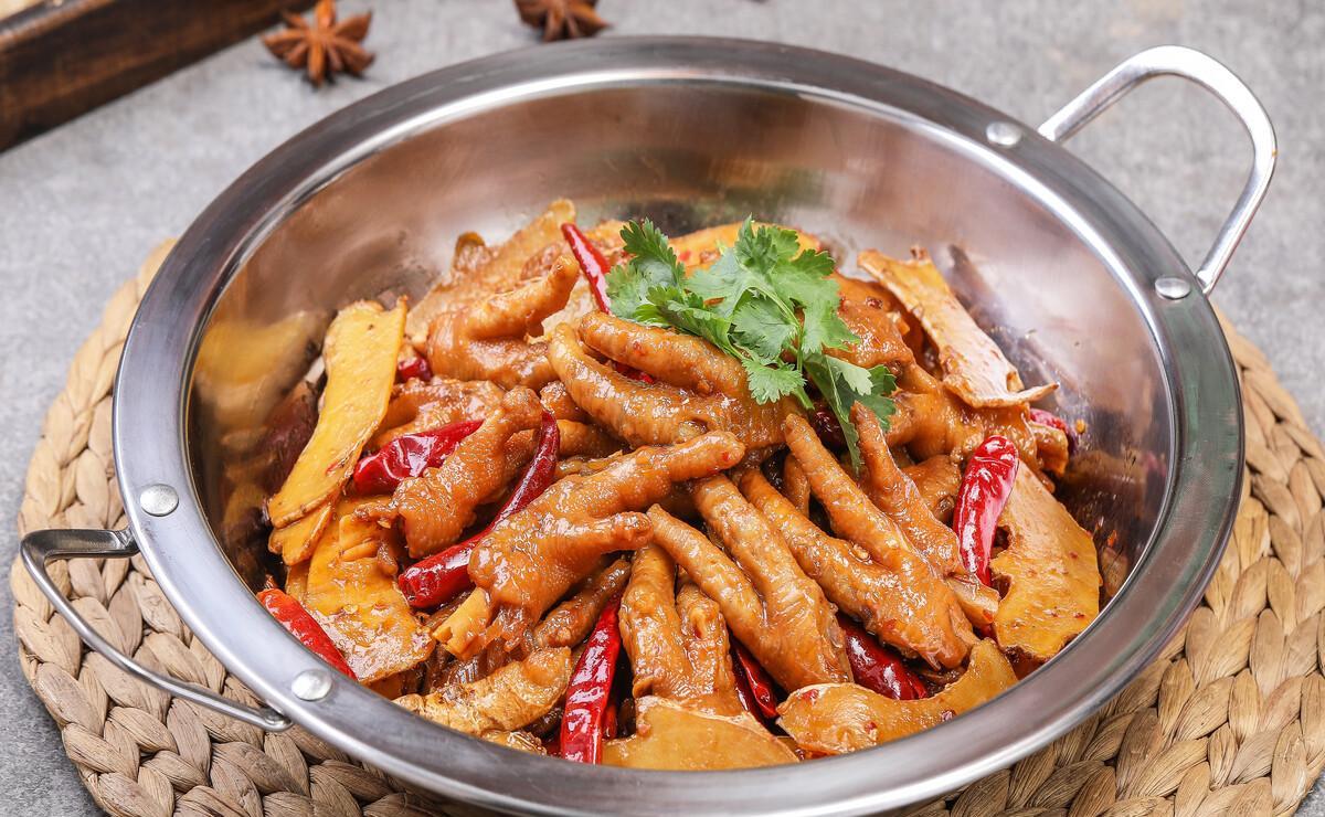 精选鸡脚鸡翅煲