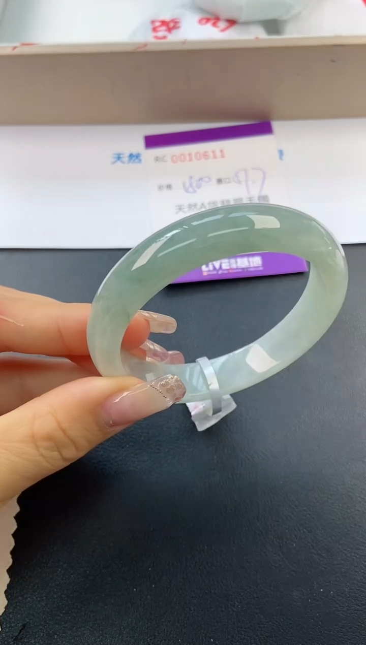 【闪购商品】翡翠手镯未镶嵌A货10611