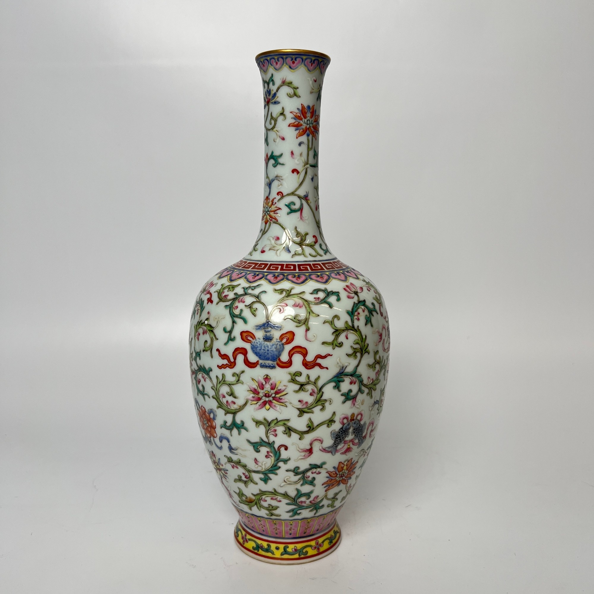 清乾隆・洋彩缠枝花卉长颈瓶C124WJ11211001