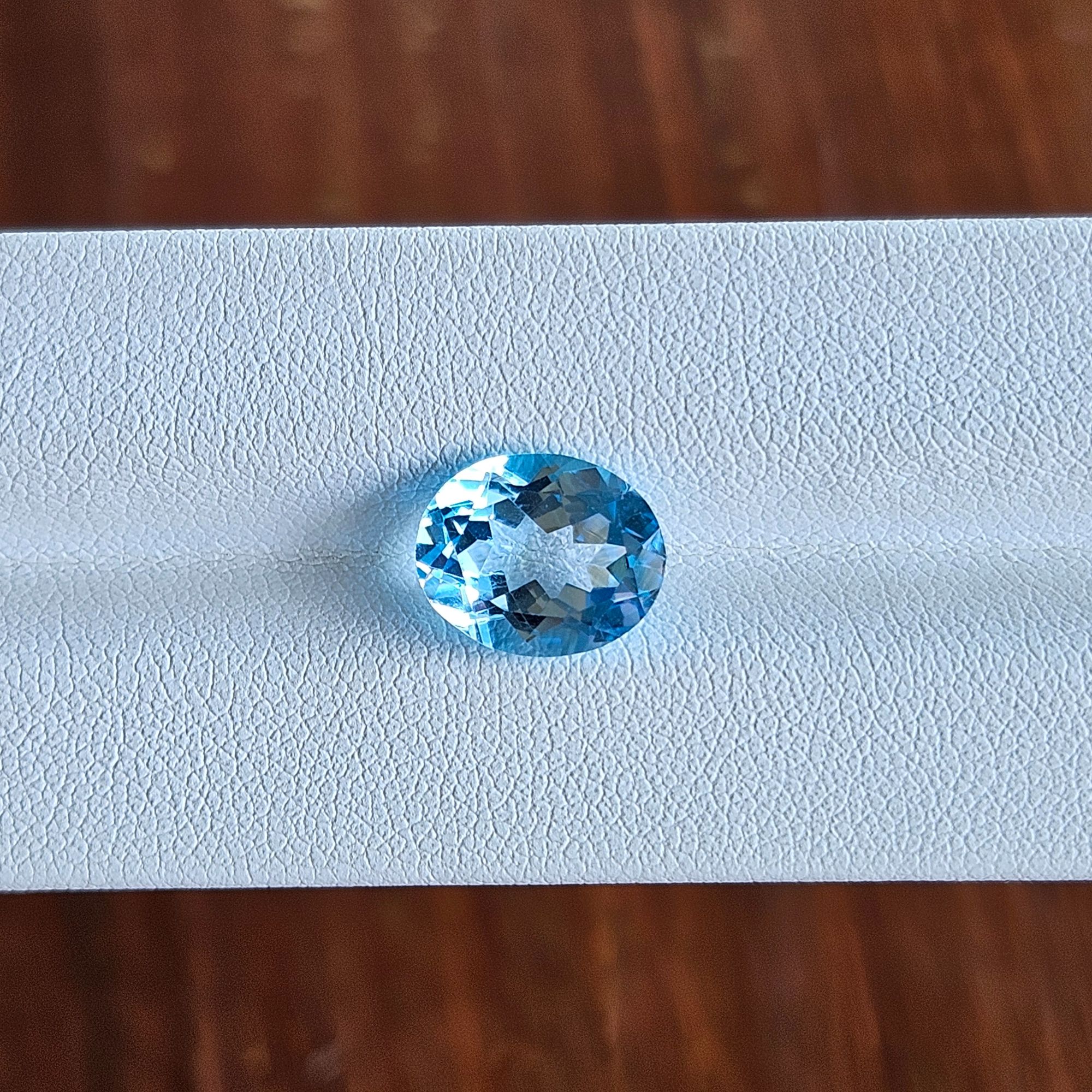 天然托帕石 天空蓝 椭圆9*11mm 4克拉以上 纯净无暇