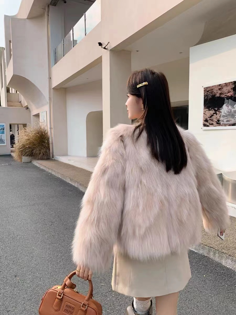 <政敏家>V立翻领狐狸毛拼接外套女款皮草小众炸街高级感女装
