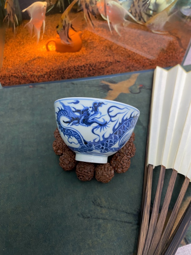 空山草庐仿元青花回首龙纹鸡心杯