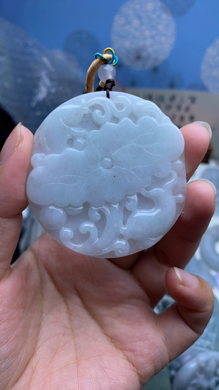 天然翡翠荷叶鱼吊坠