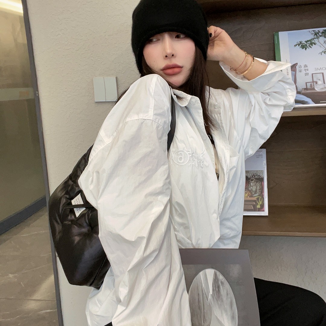 ins风·字母刺绣翻领宽松长袖衬衫